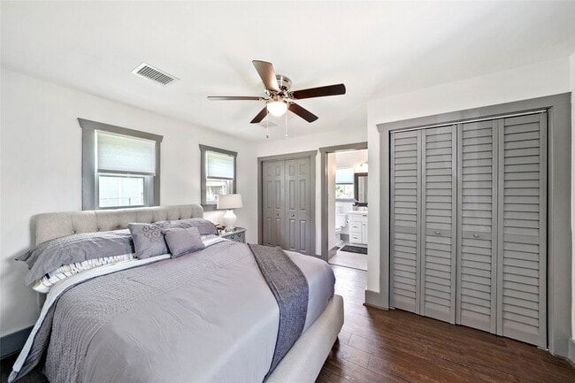 Building Photo - 325 N Sidney St