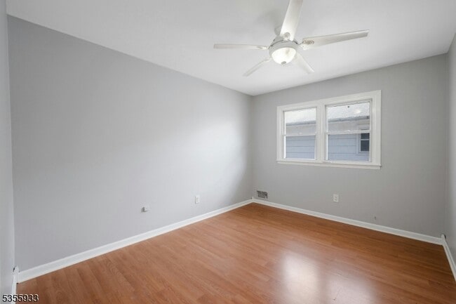 Building Photo - 238 Lakewood Dr