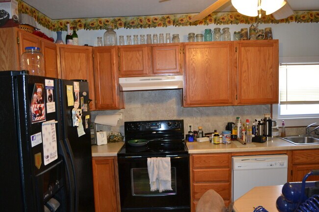 Building Photo - Nice and previously remodeled 2 bedroom w/ detached 3rd bedroom, carport & storage garage in Clay...