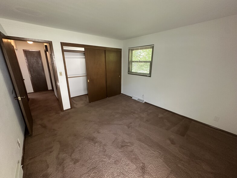 Building Photo - 1331 Martha Washington Dr