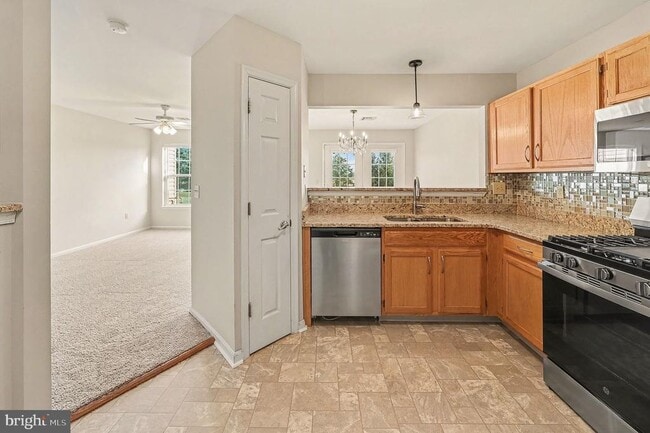 Building Photo - 156 Sparrow Rd