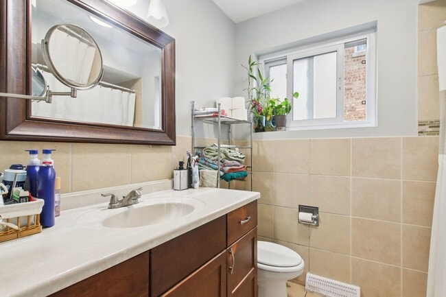 Building Photo - 8613 Trumbull Ave