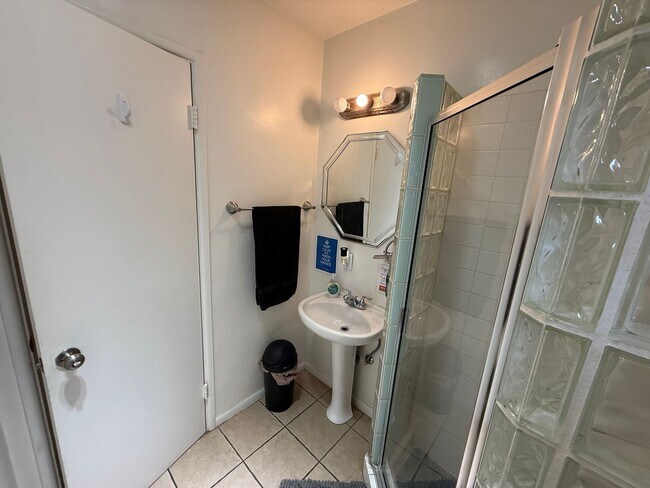 Building Photo - 5223-5225 E Falls View Dr