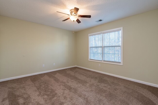 Building Photo - Spacious 4-Bedroom Home in Westside Athens...