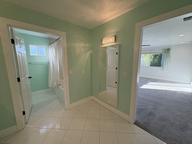 Building Photo - 5705 Davis Cir