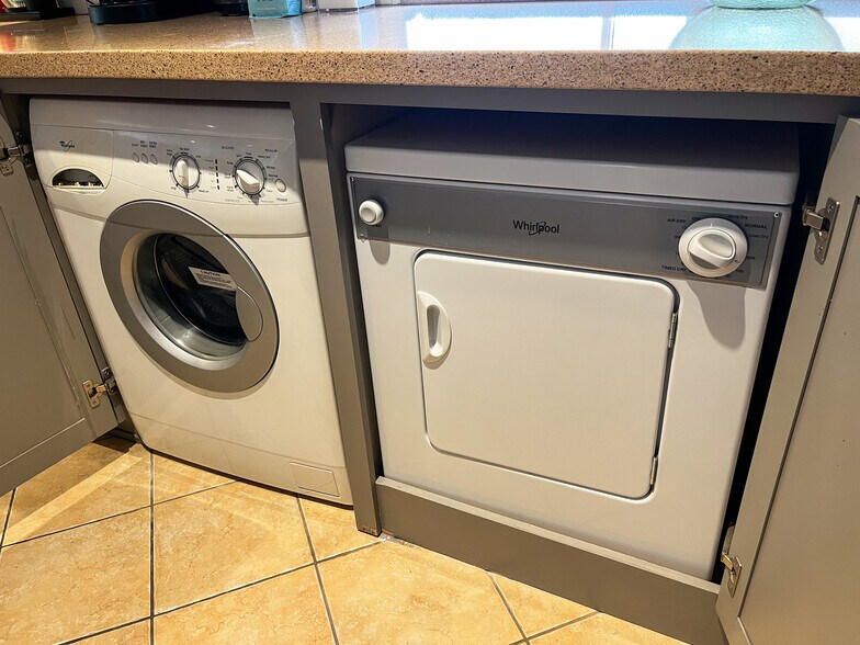 Building Photo - 700 Westmount Dr