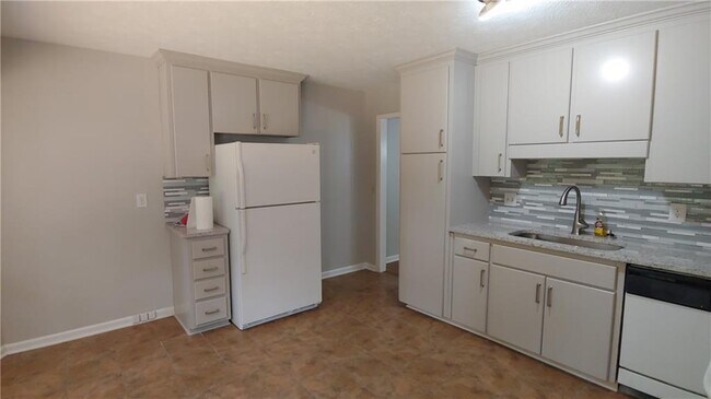 Building Photo - 316 Creekbend Dr