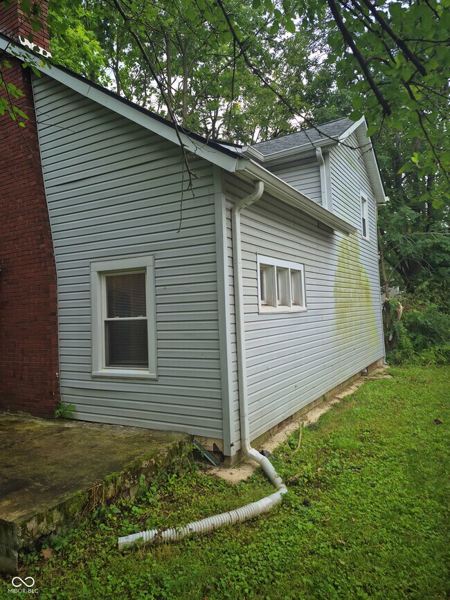 Building Photo - 3338 N Kenwood Ave