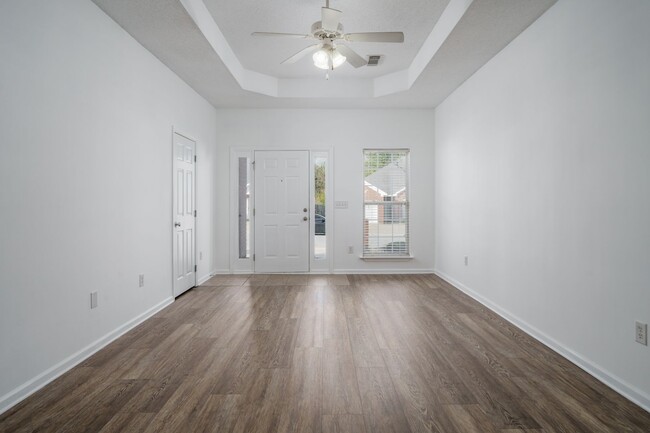 Building Photo - Charming and Newly Renovated 3 Bedroom 2 B...