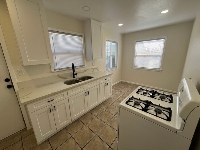 Building Photo - Cozy Upland Cottage 1bed + 1bath in a quiet neighborhood -  Available now