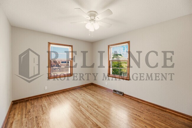 Building Photo - 841 N Country Acres Ave