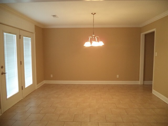 Building Photo - 927 Elsborn Ridge Rd