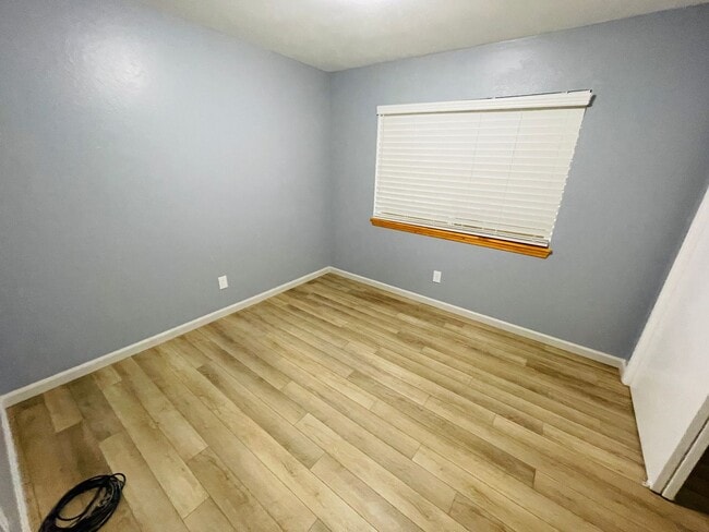 Building Photo - 2 bed 1 bath unit for rent in South Lake T...