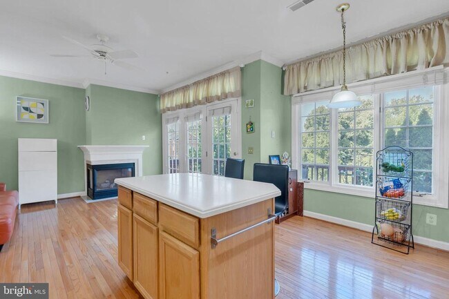 Building Photo - 12410 Meadow Field Dr
