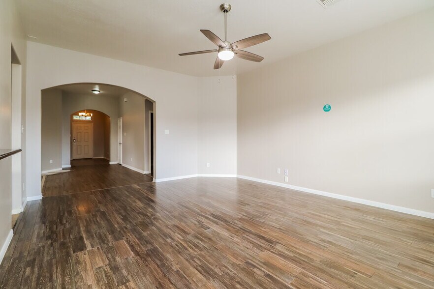 Building Photo - 2548 Blue Heron Cir