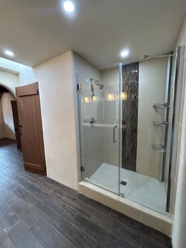 Building Photo - 152 Lorenzo Rd