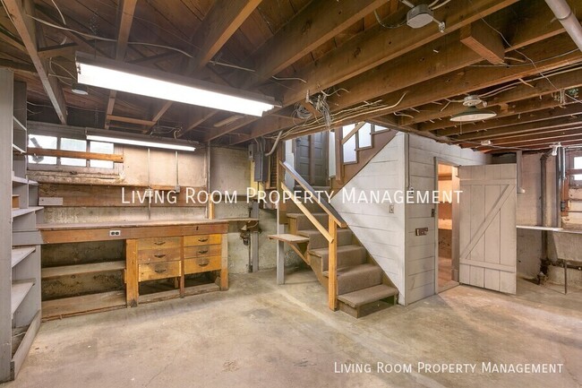 Building Photo - Charming Alameda Bungalow with a Private B...