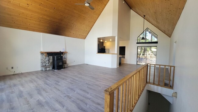 Building Photo - Spacious Mountain Retreat with Garage, Deck & Trail Access