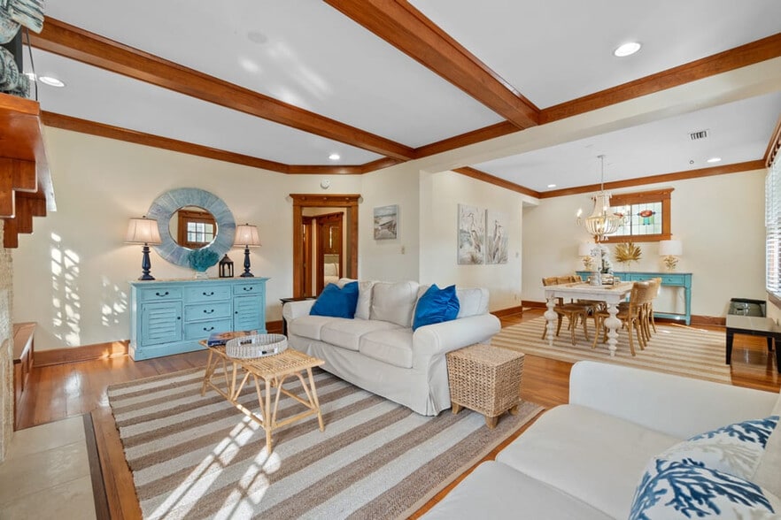 Building Photo - 16 1/2 Carrera Street-SI ID1281962P