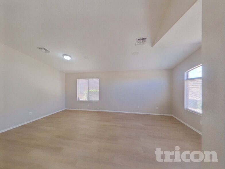 Building Photo - 8405 S 50th Ln