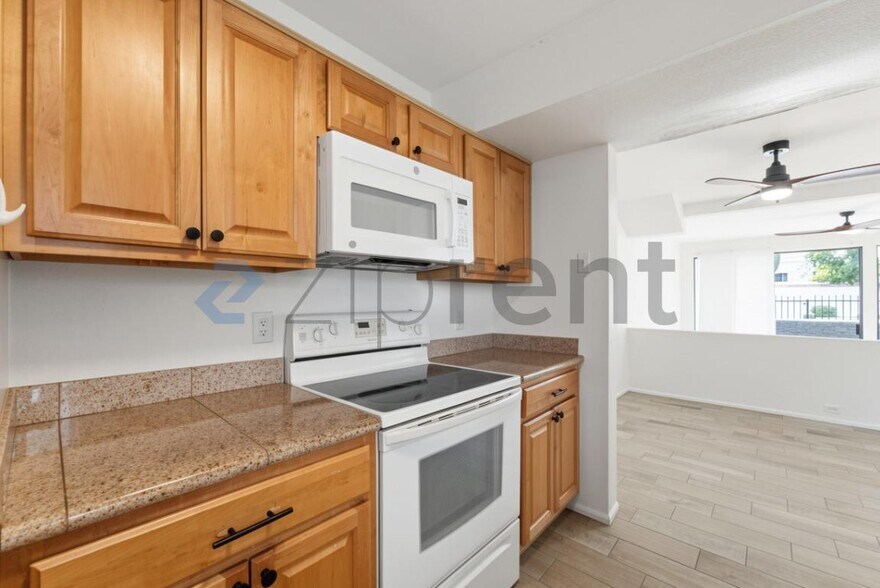 Building Photo - Unit Unit 1018