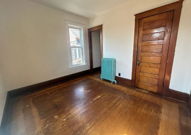 Building Photo - 902 9th Ave