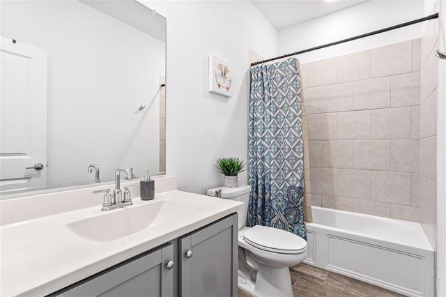 Building Photo - 2096 Creekbluff Cir