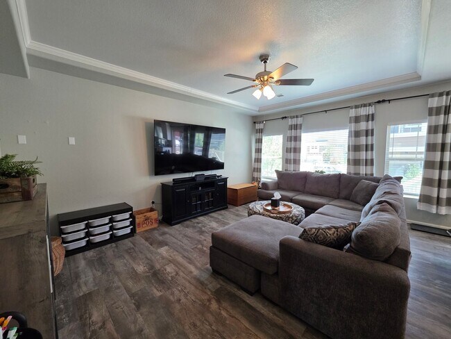 Building Photo - Gorgeous 4 Bed 4 bath Home In Banning Lewis Ranch!!