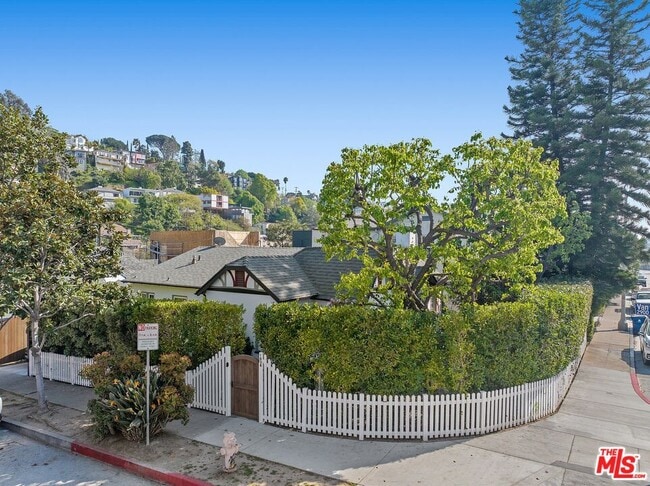 Building Photo - 1836 W Silver Lake Dr
