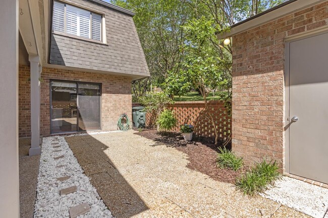 Building Photo - 3219 Thomasville Rd
