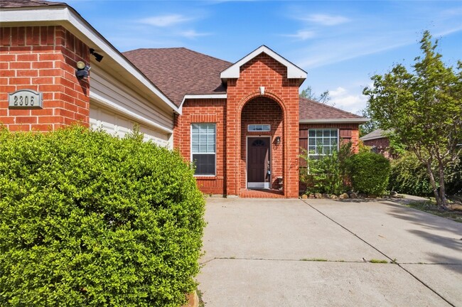 Building Photo - 2305 Orchid Dr