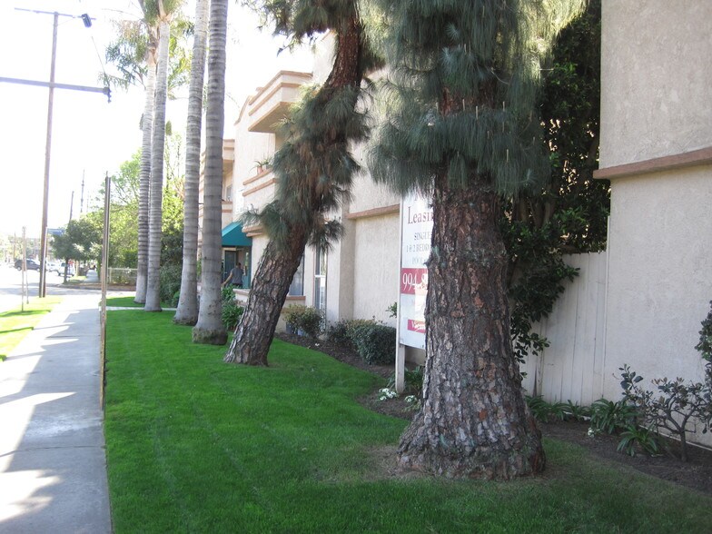 Primary Photo - 15810 Vanowen St