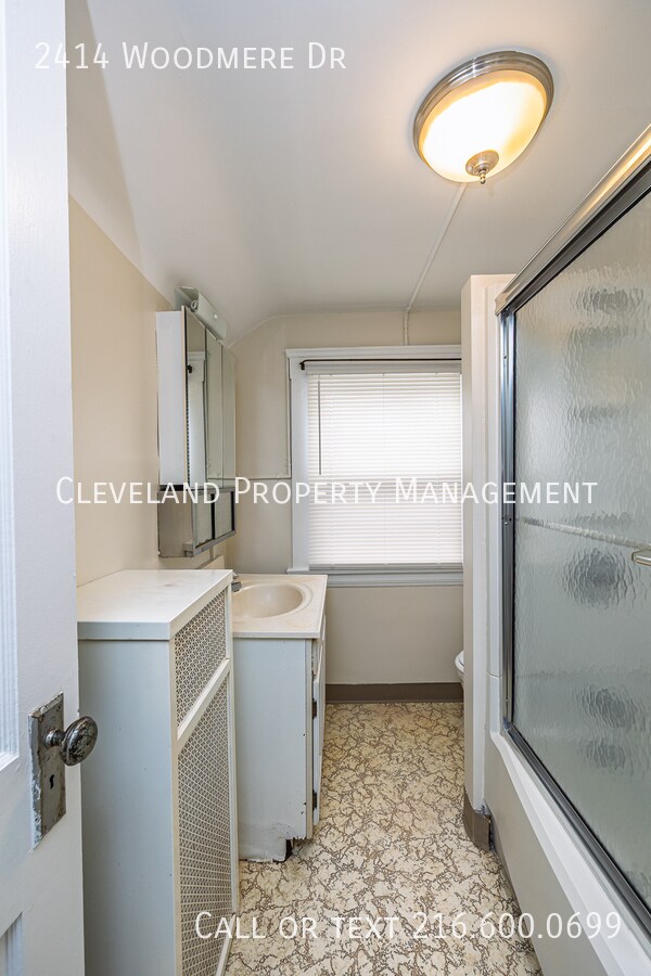 Building Photo - 2414 Woodmere Dr