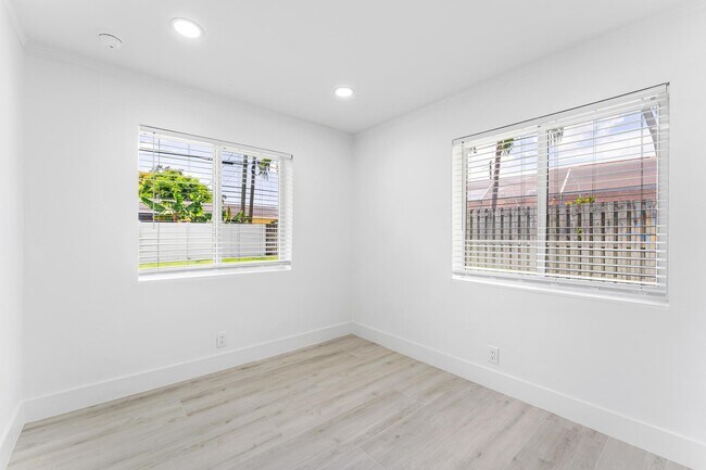 Building Photo - 7531 Edgewater Cir