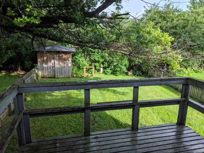 Building Photo - 474 Woodview Dr