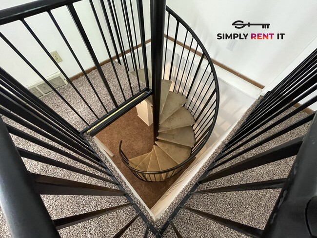 Building Photo - Huge 3 Bedroom Duplex in Ames, Aug 1st