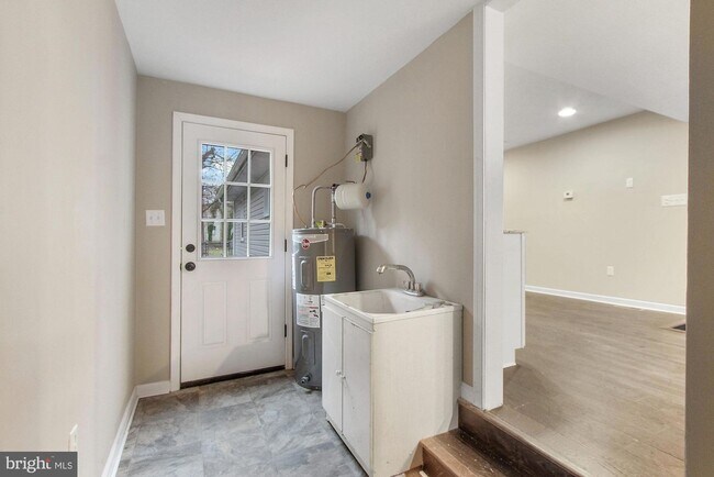 Building Photo - 1144 3rd St