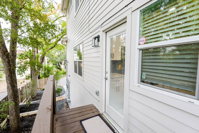 Building Photo - 8 Bedrooms 8 Baths Pre-leasing Now for 2027/2028!!!!