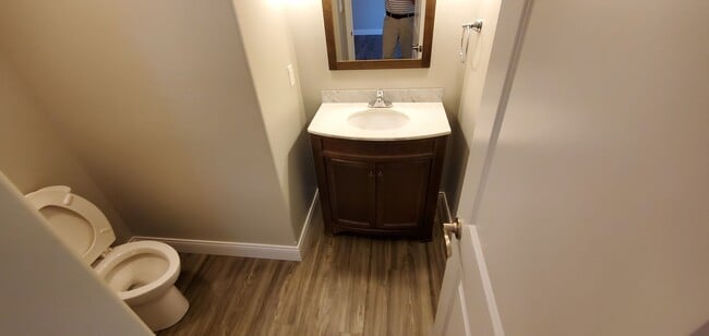 Building Photo - Extraordinary Townhome in Carbondale's South West