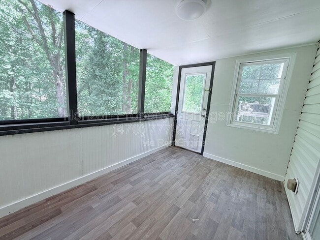 Building Photo - 9170 Horseshoe Bend