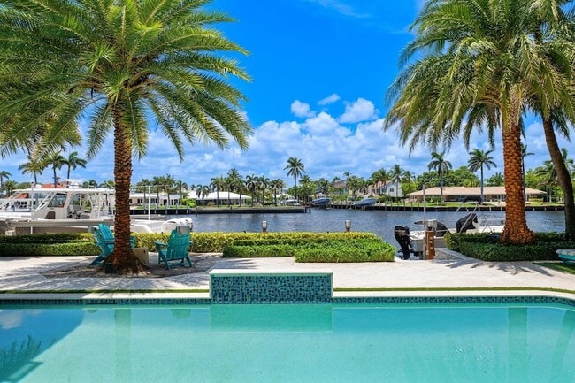 Building Photo - 2307 N Riverside Dr