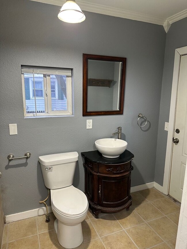 Building Photo - Charming Completely Remodeled Home!