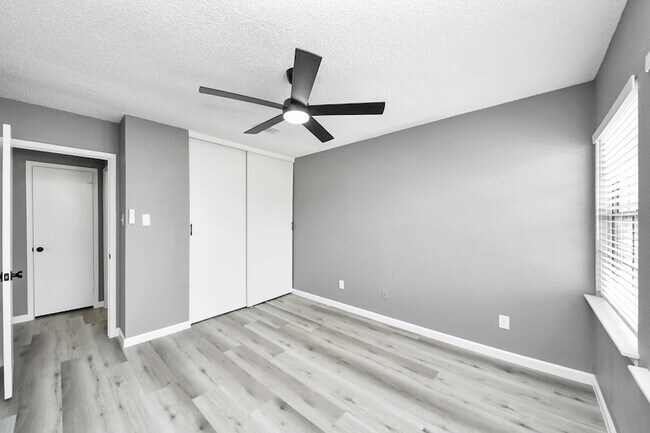Building Photo - 6281 Ludington Dr