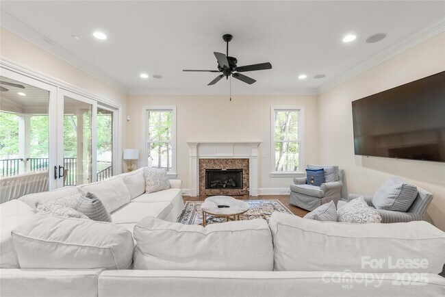 Building Photo - 6723 Conservatory Ln