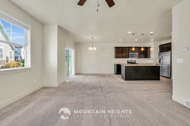 Building Photo - 607 Sawback Ln