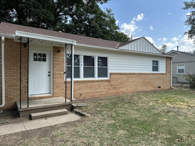 Building Photo - 6254 Independence St