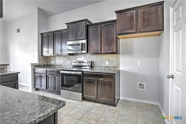 Building Photo - 5726 Stonehaven Dr