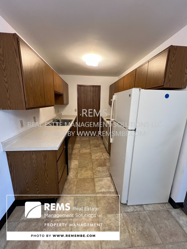 Building Photo - 564 E Slifer St