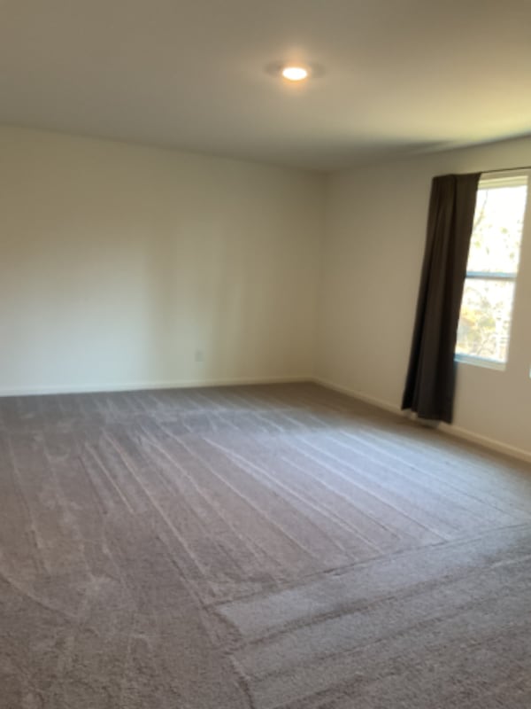 Building Photo - 305 Pond Ct