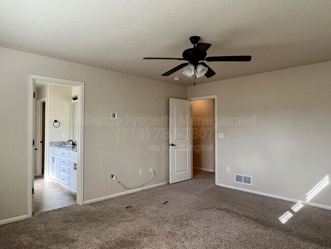 Building Photo - 6280 San Mateo Dr